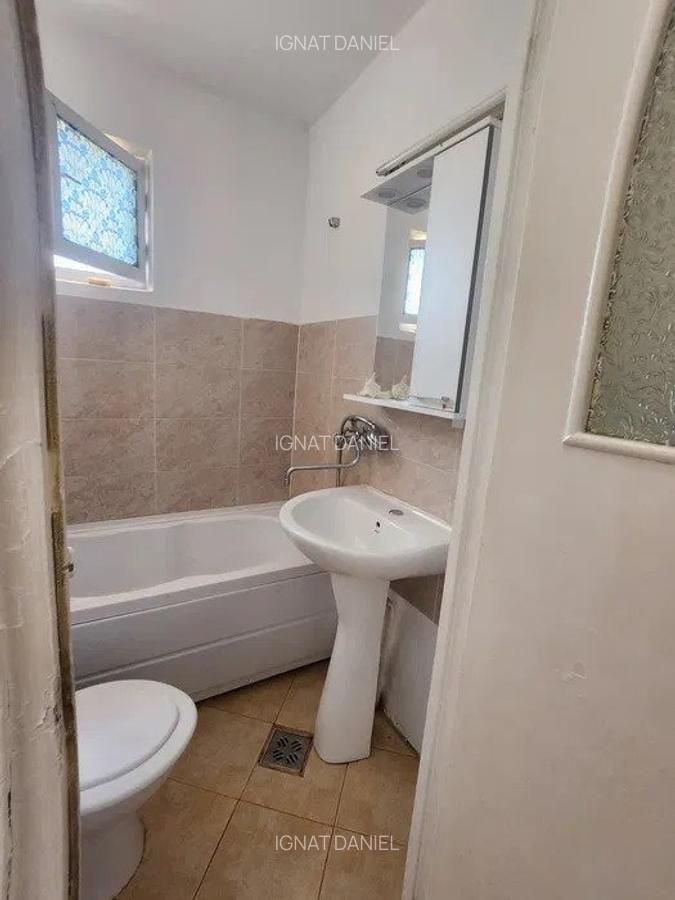 Apartament cu 2 camere, decomandat, etajul 3/4, zona Podu Ros - 7