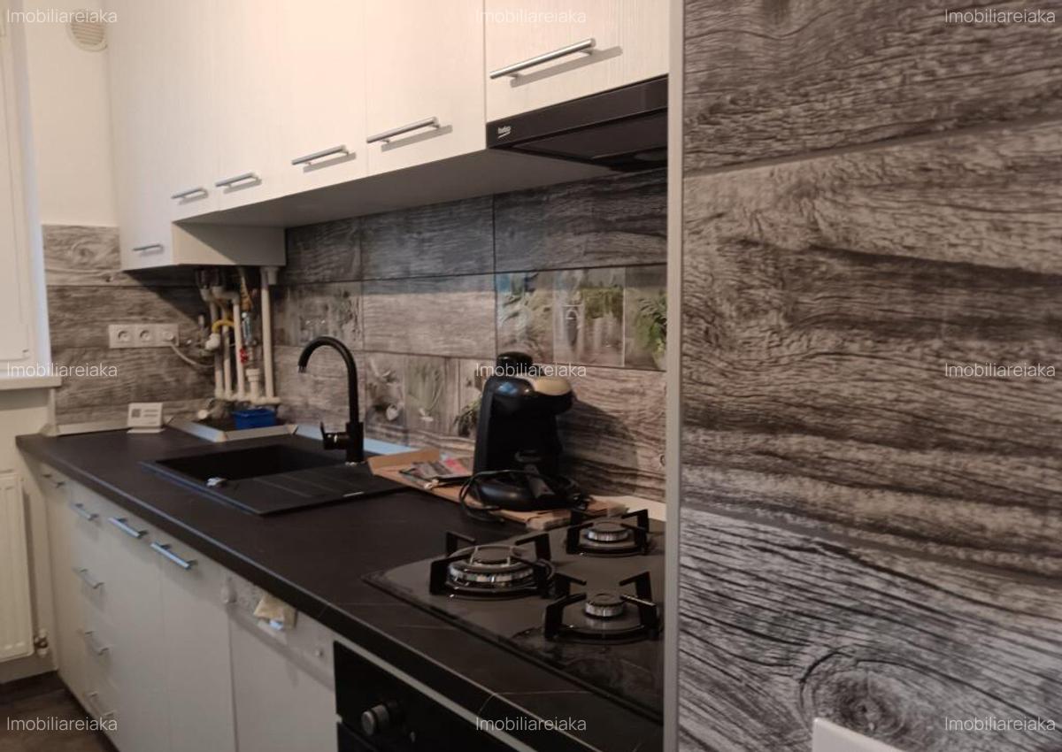 P.Dulfu, 3 camere, decom., etaj 2 - 4