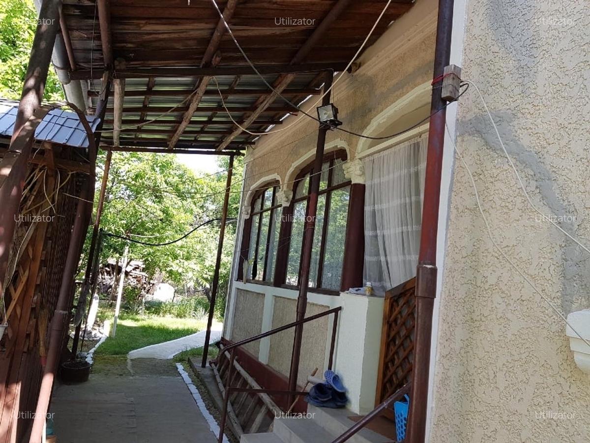 Casa formata din 2 corpuri si un garaj in comuna Branceni - 2