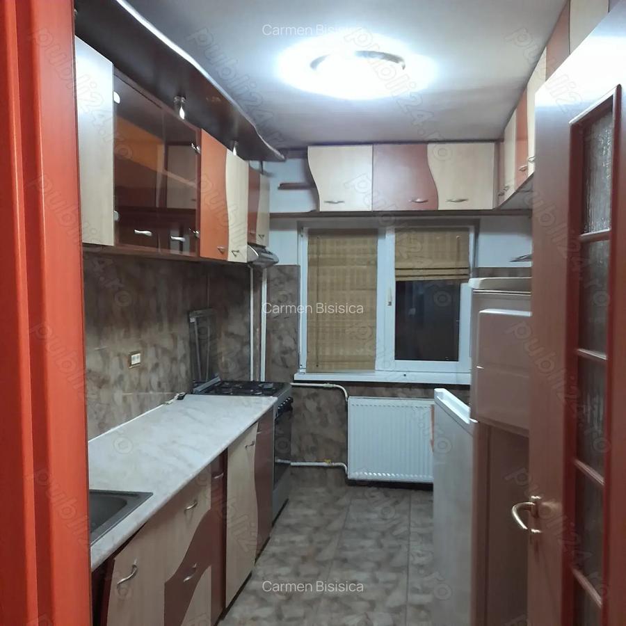 Inchiriez apartament cu doua camere, zona Zavoi - 4