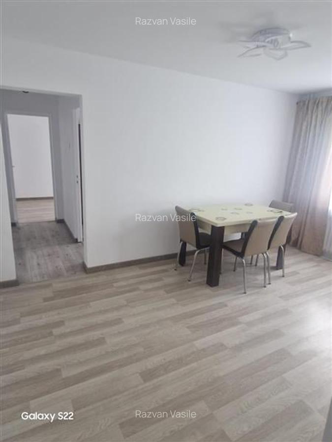 3 camere semidecomandat renovat 2025, in cartier nord în Ploiesti - 6