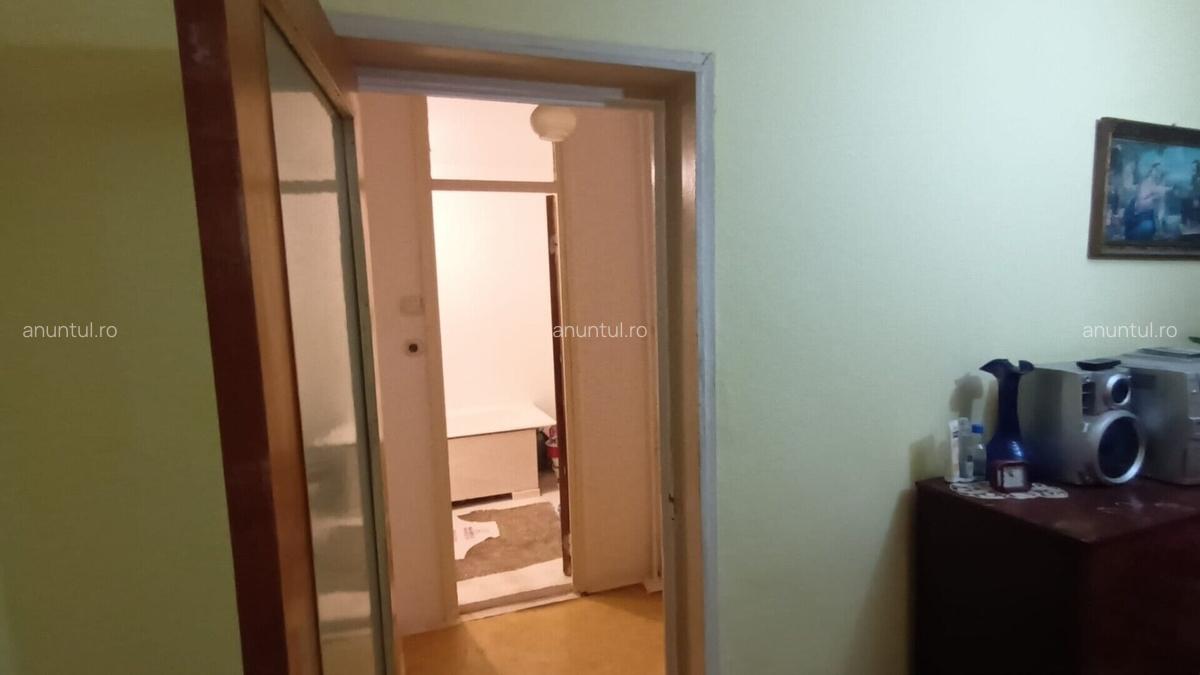 Titan, apartament 2 camere 1 Decembrie, 2 balcoane, an 1980 - 2