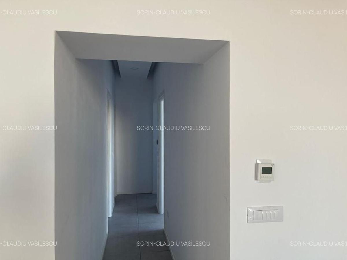 Poarta 6-spatiu comercial finisat modern cu 2 intrari - 12