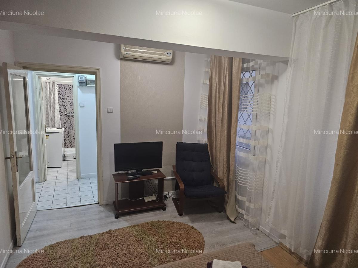 Victoriei  Universitate blocul Romarta garsoniera et 2/8 - 2