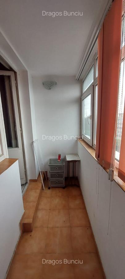 Apartament cu 3 camere semidecomandat, mobilat în 1 Mai - 13