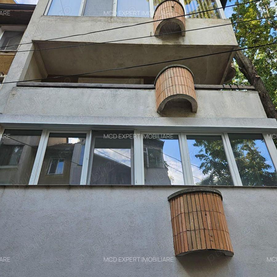 De vanzare apartament 3 camere, central, etaj 1 - Bacau - 7