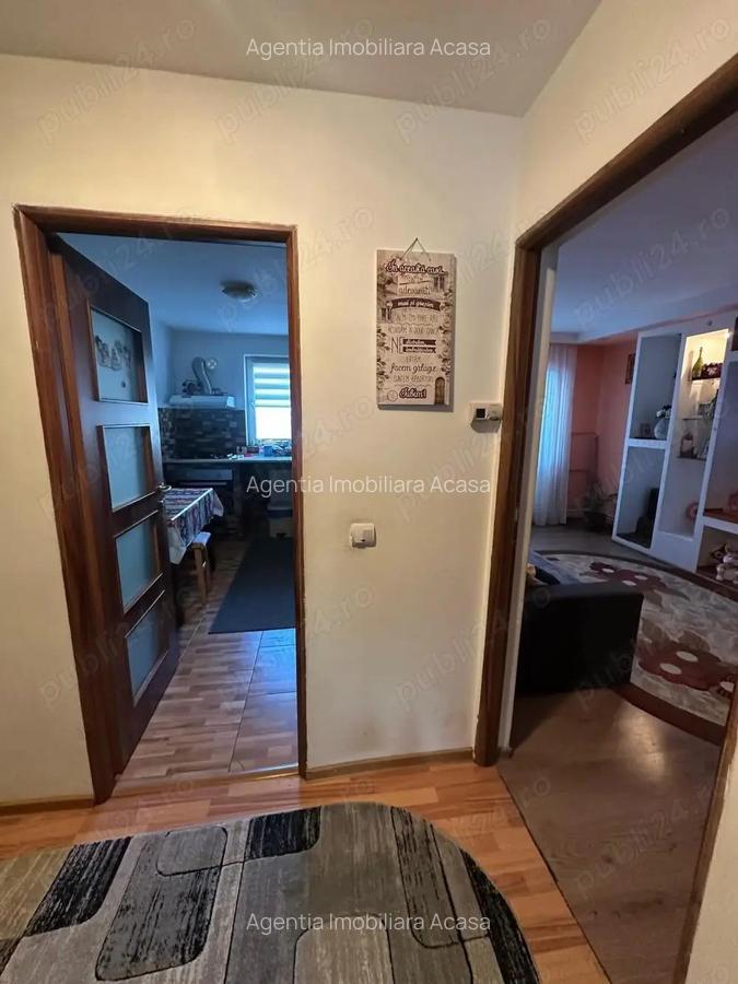 De vanzare apartament cu 4 camere, 2 balcoane, 2 boxe, etajul 2 - 3