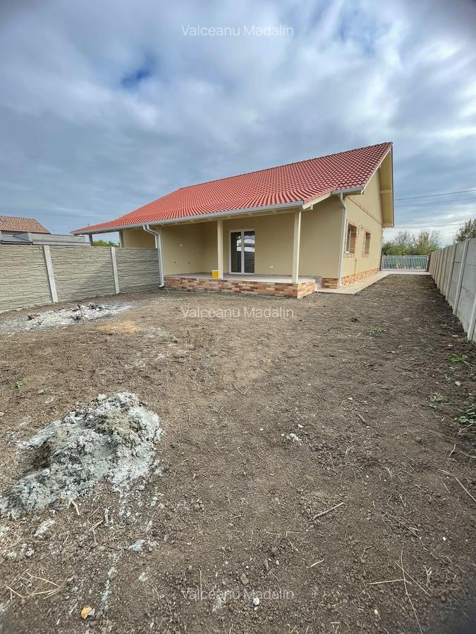 360 Grade Imobiliare oferă spre vânzare două jumătăți de duplex, Bucovat - 13