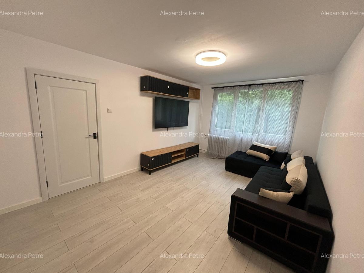 Apartament 2 camere luminos, Sector 4 – gata de mutat! - 1