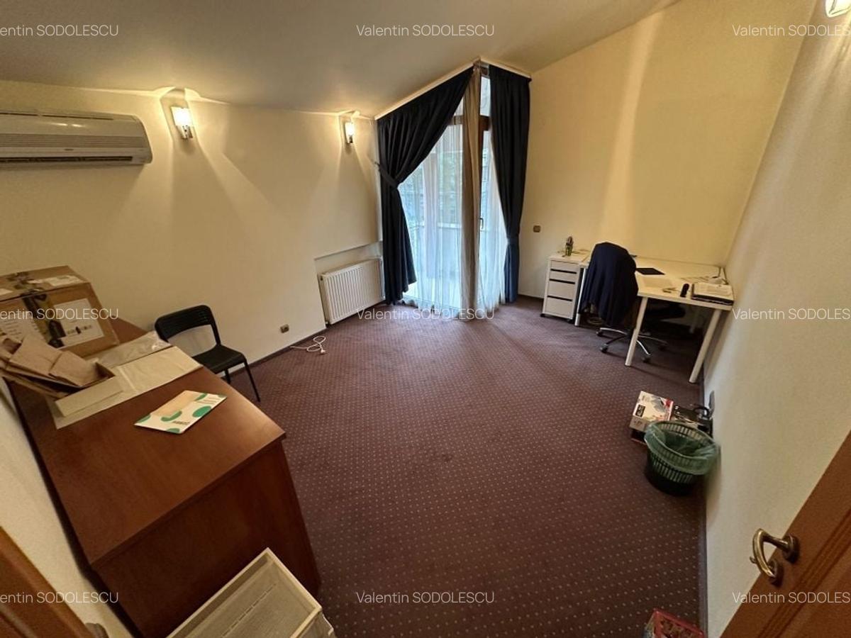 Casă / Vilă cu 6 camere în zona  Calea Aradului - 38