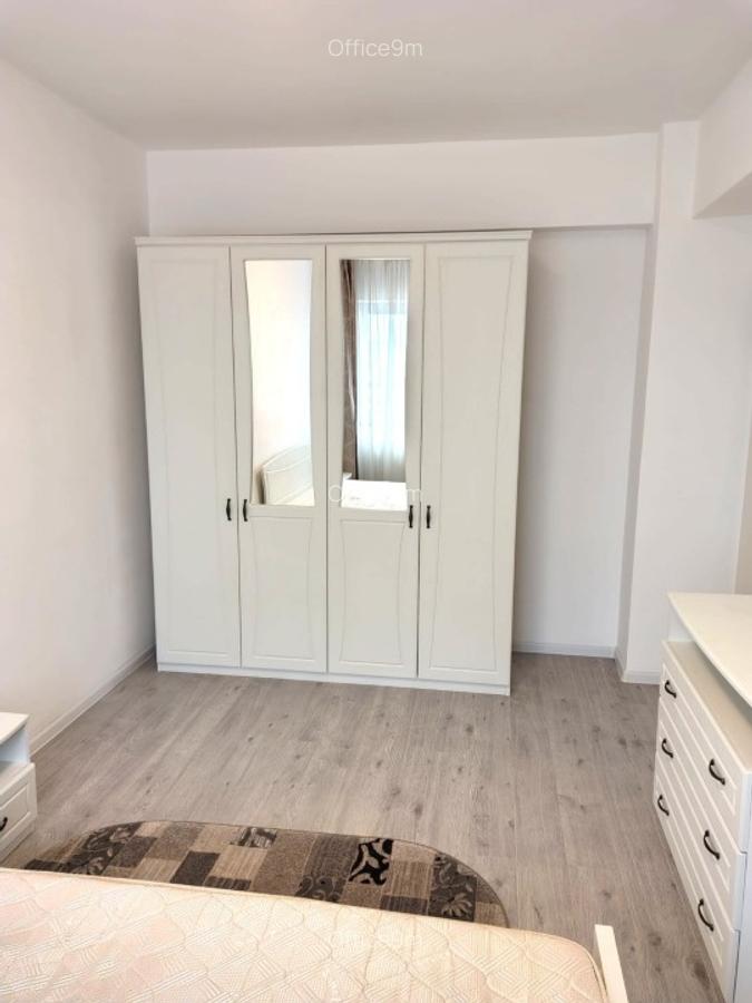 Coresi Mall - apartament 2 camere decomandat - loc parcare - 4