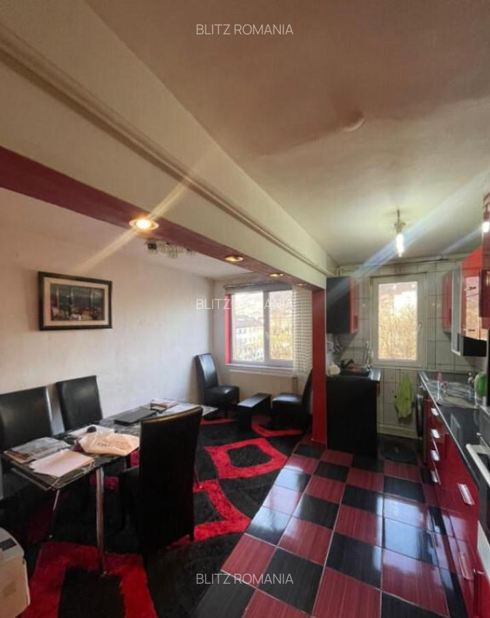 Apartament cu 3 camere, foarte spa?ios ?i bine compartimen - 1