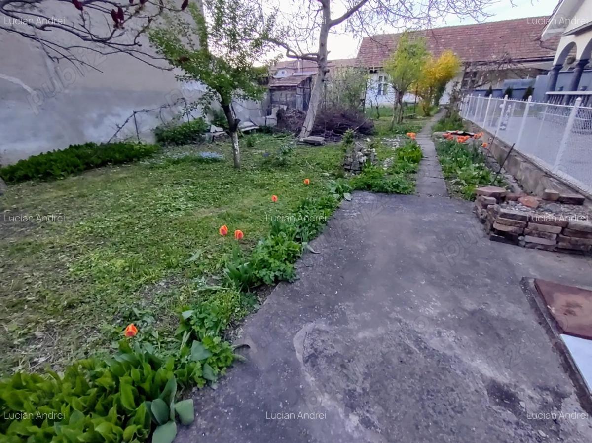 Casa cu teren 650 mp in zona ultracentrala pentru locuit sau activita?i comerciale - 2 Casa cu teren 650 mp in zona ultracentrala pentru locuit sau activita?i comerciale - 2