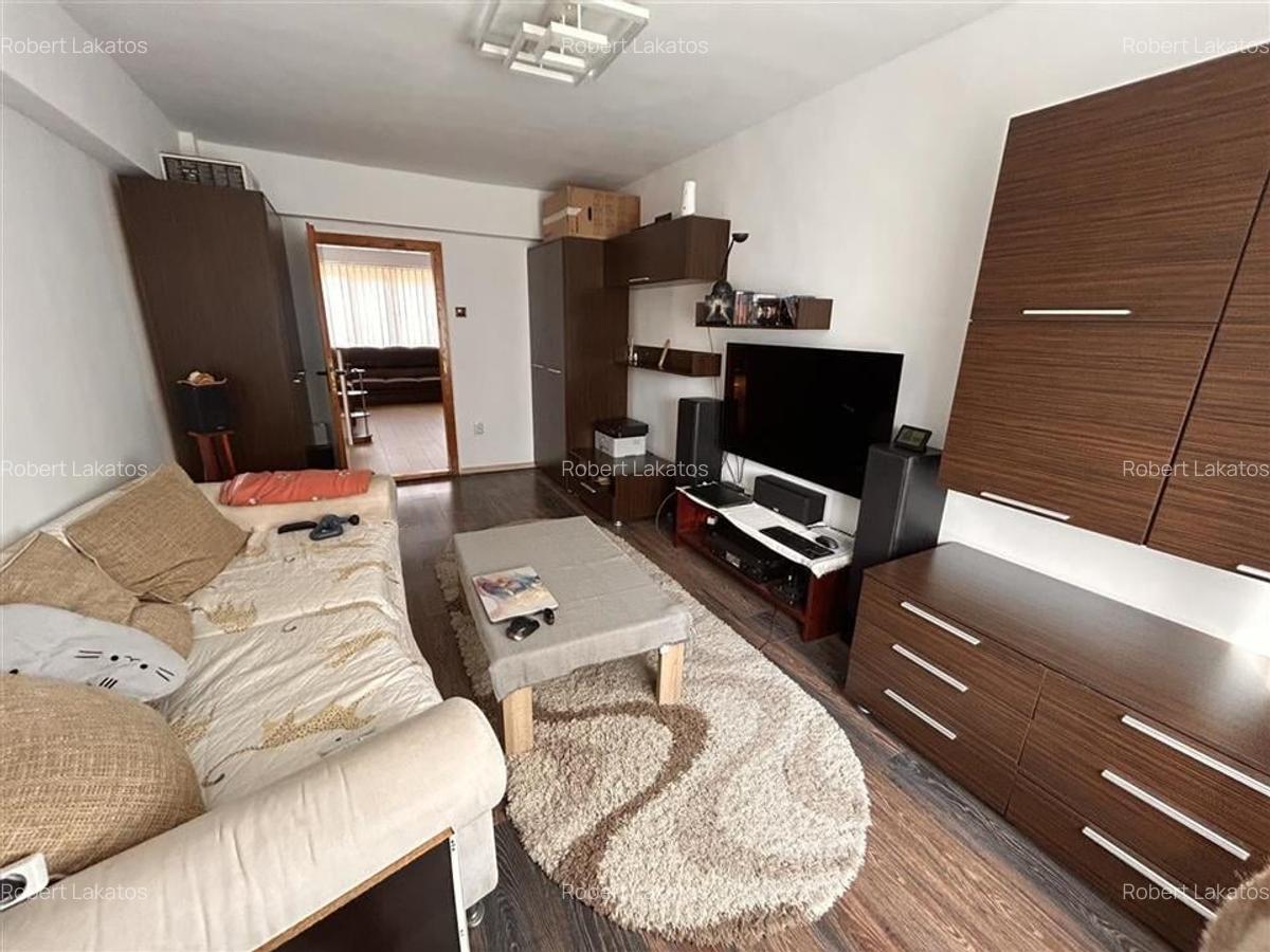 Apartament cu 3 camere decomandat în Rogerius - 14