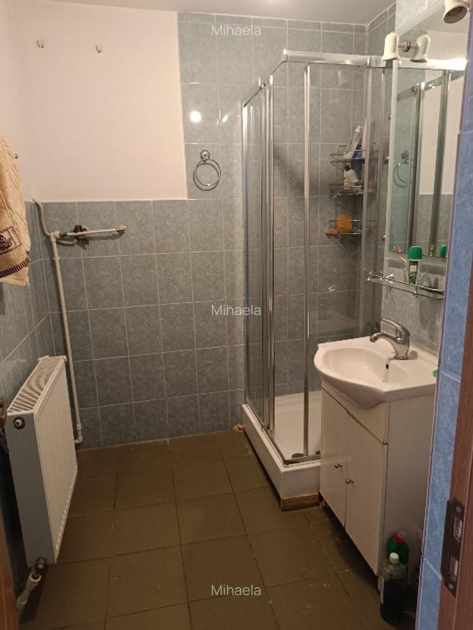 Apartament decomandat cu 3 camere de vânzare - 2