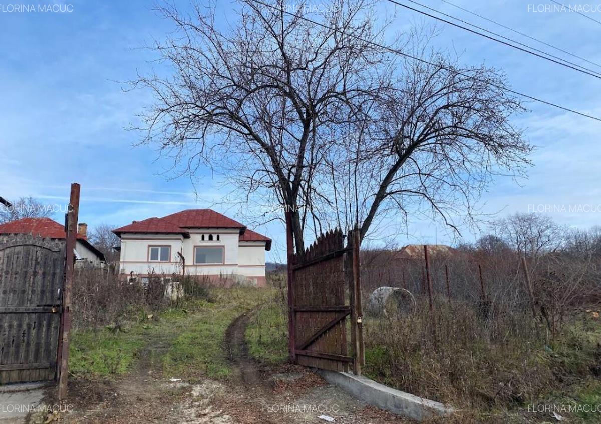 Casa in Calinesti, 2600 mp teren intravilan, 69500 euro - 2