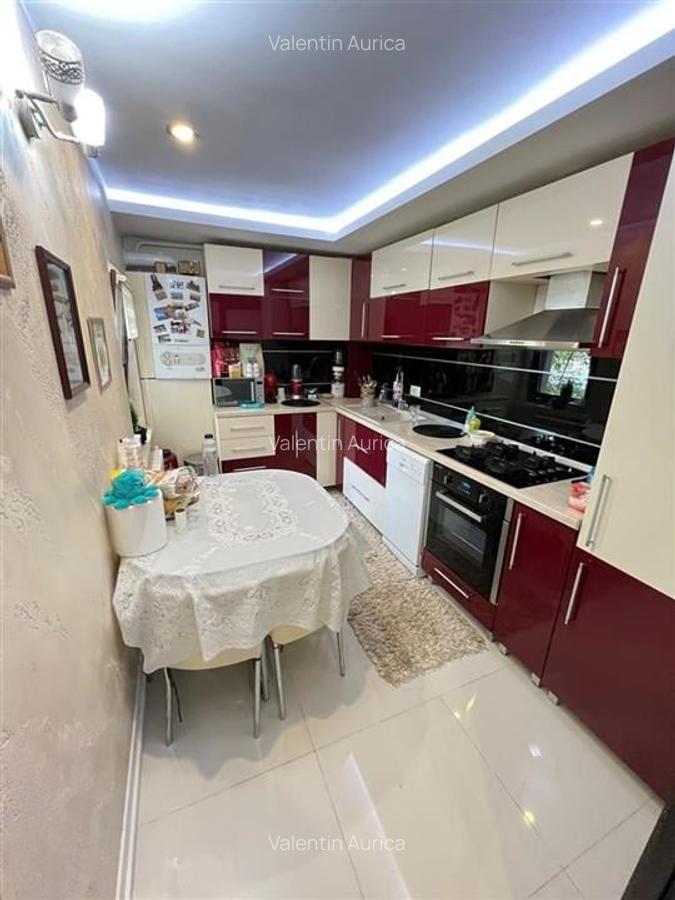 Apartament 3 camere, etaj 2, zona Centrala - Piata - Independentei - 16