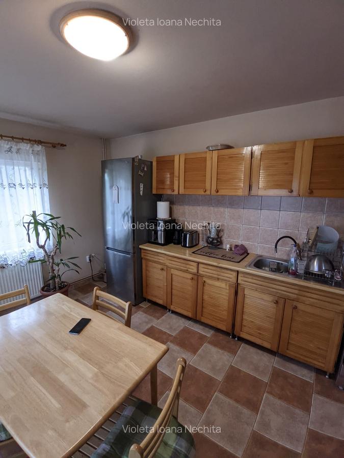 Casă cu etaj de vânzare, 5 camere, 2 băi, Dâmbu Rotund zona strada Livezeni - 25