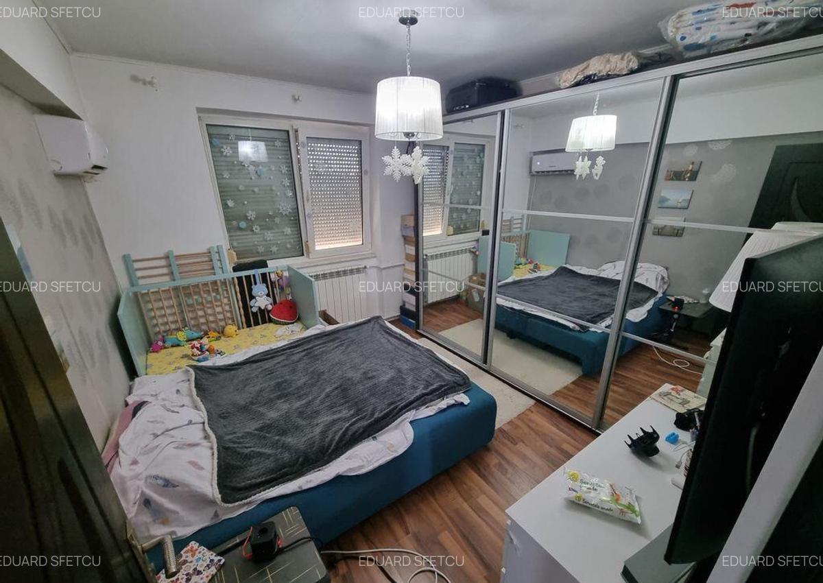 Apartament cu 3 camere in zona P-ta Ovidiu - 3