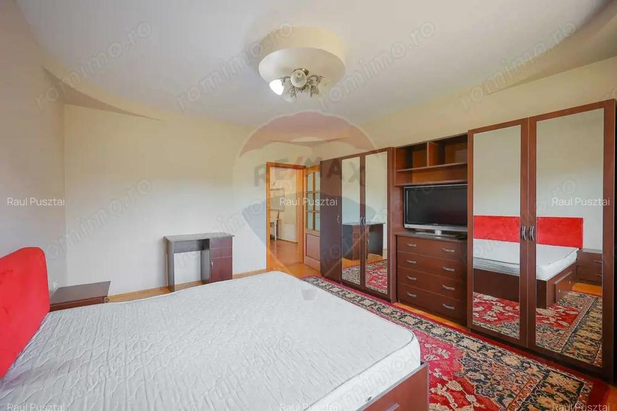 Casa cu 6 camere ?i 1000mp teren de vanzare in Sanmartin - 2