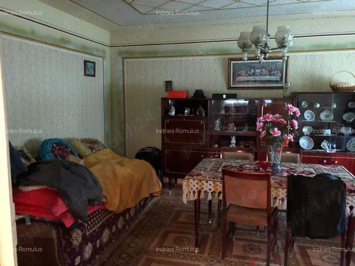 Vand casa cu etaj, dependinte si anexe gospodaresti - 16