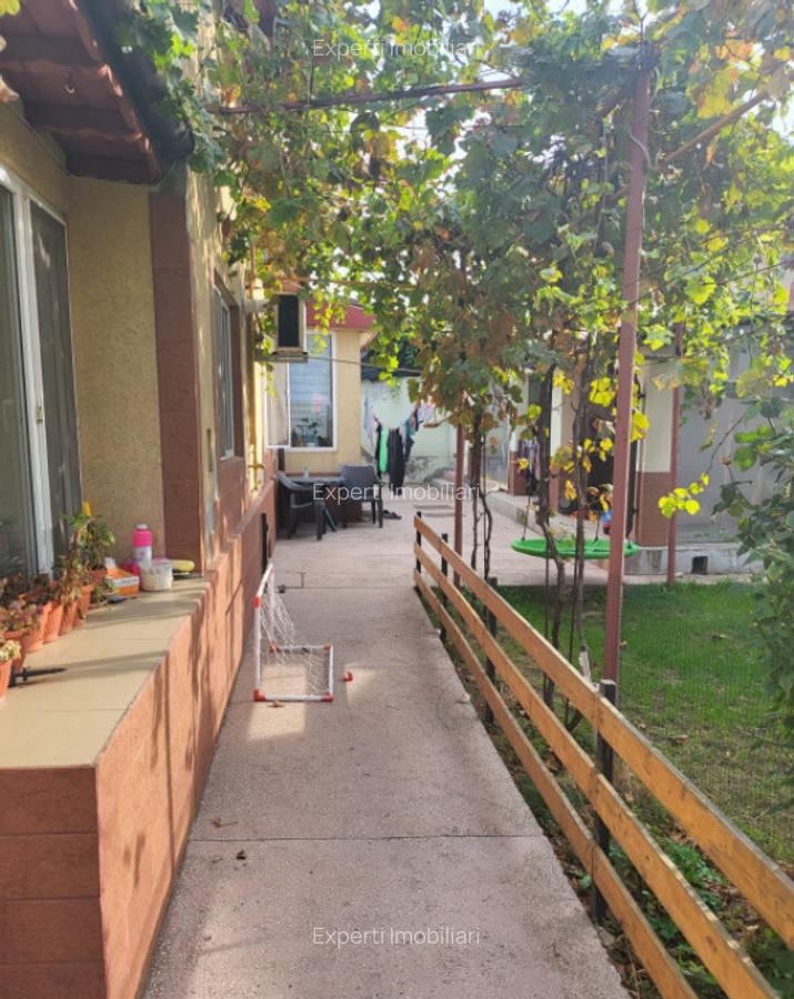 Casa situata in zona Bratianu din caramida - 13