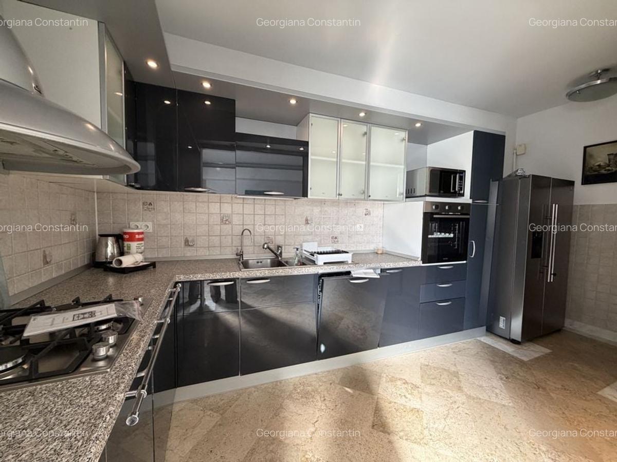 Vila cu piscina interioara, mobilata, langa British School - 6