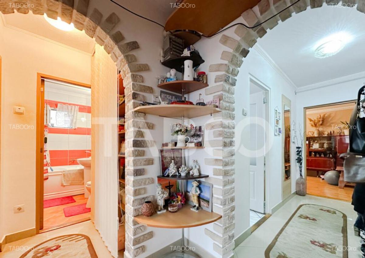 Apartament 3 camere decomandate si balcon zona Vasile Aaron - 8