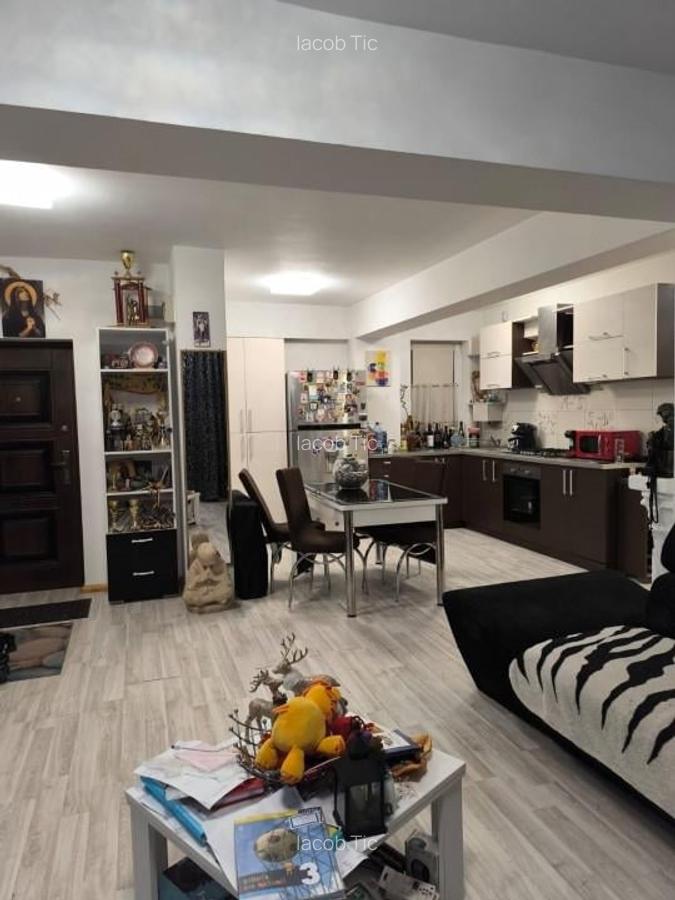 Apartament cu 3 camere decomandat în Nufărul - 2