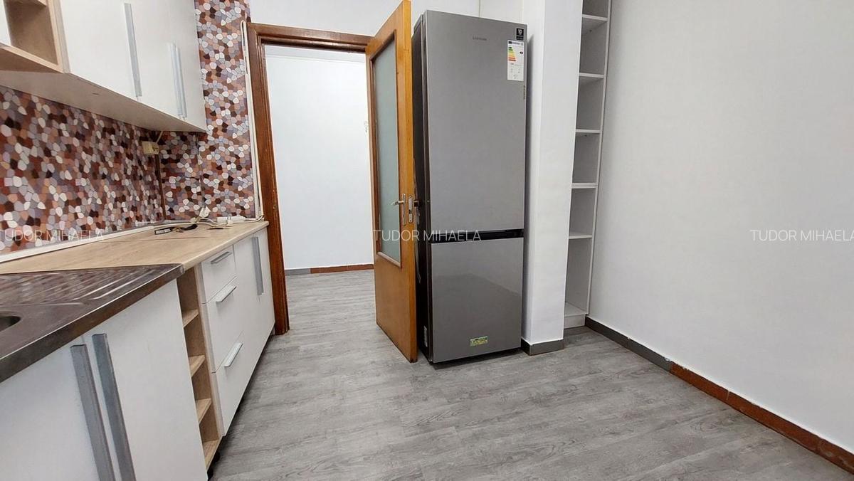 Titan Policlinica/Postavarului, bloc "C", metrou N. Grigorescu/Titan - 2