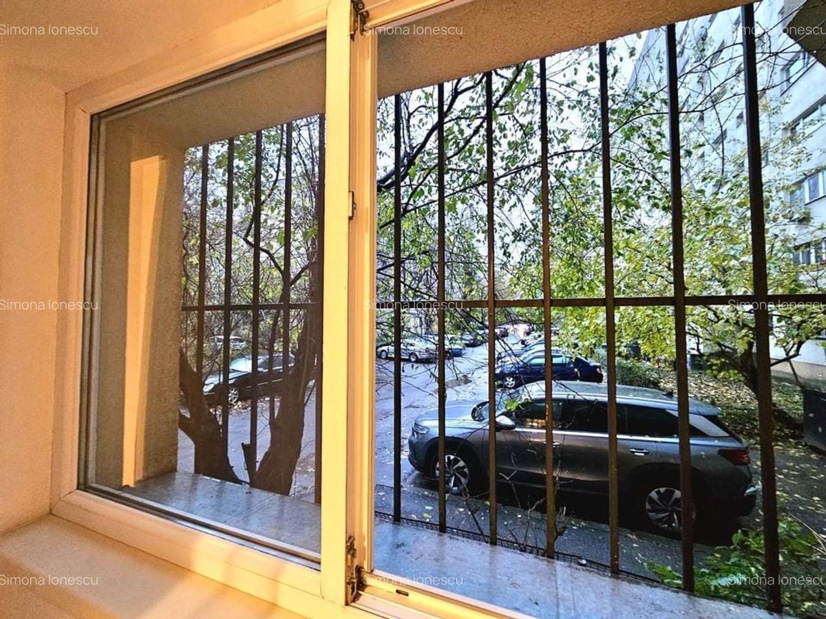 De închiriat: ap. 4 cam-sediu firma/locuit-pet friendly-Bd. Lacul Tei - 15