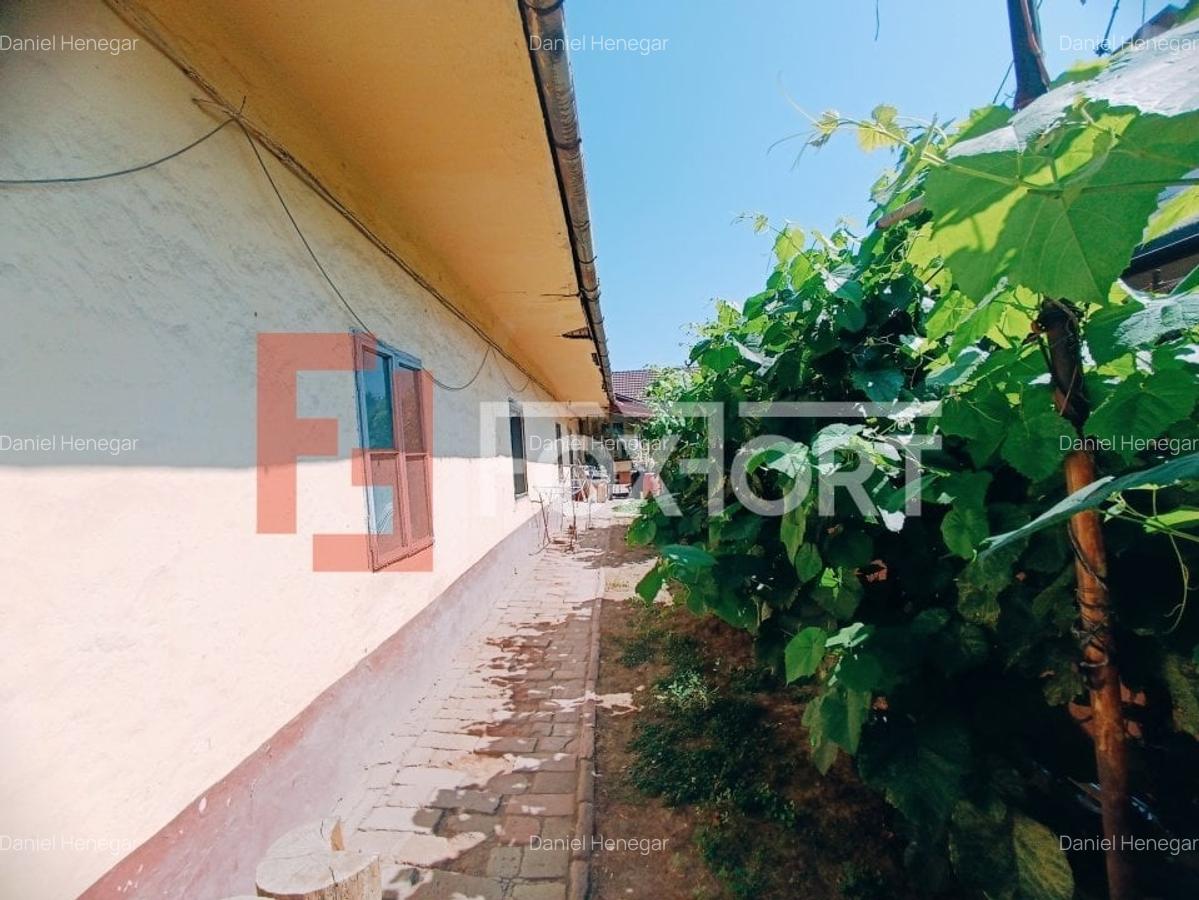 COMISION 0% Casa cu 4 apartamente la curte comuna cu teren total 748 mp - 2