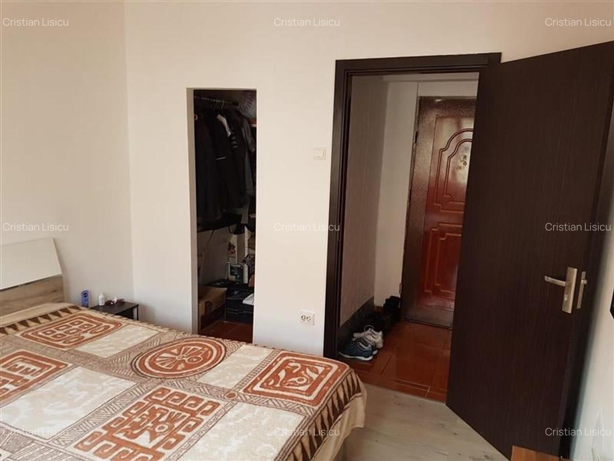 Apartament 3 camere,etaj 2, semidecomandat, renovat, zona ?mbovi?a - 11