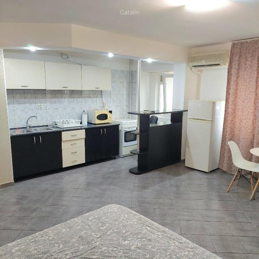 Proprietar, Studio Mall Vitan - Nerva Traian, bloc din 1990, 38 mp. - 5
