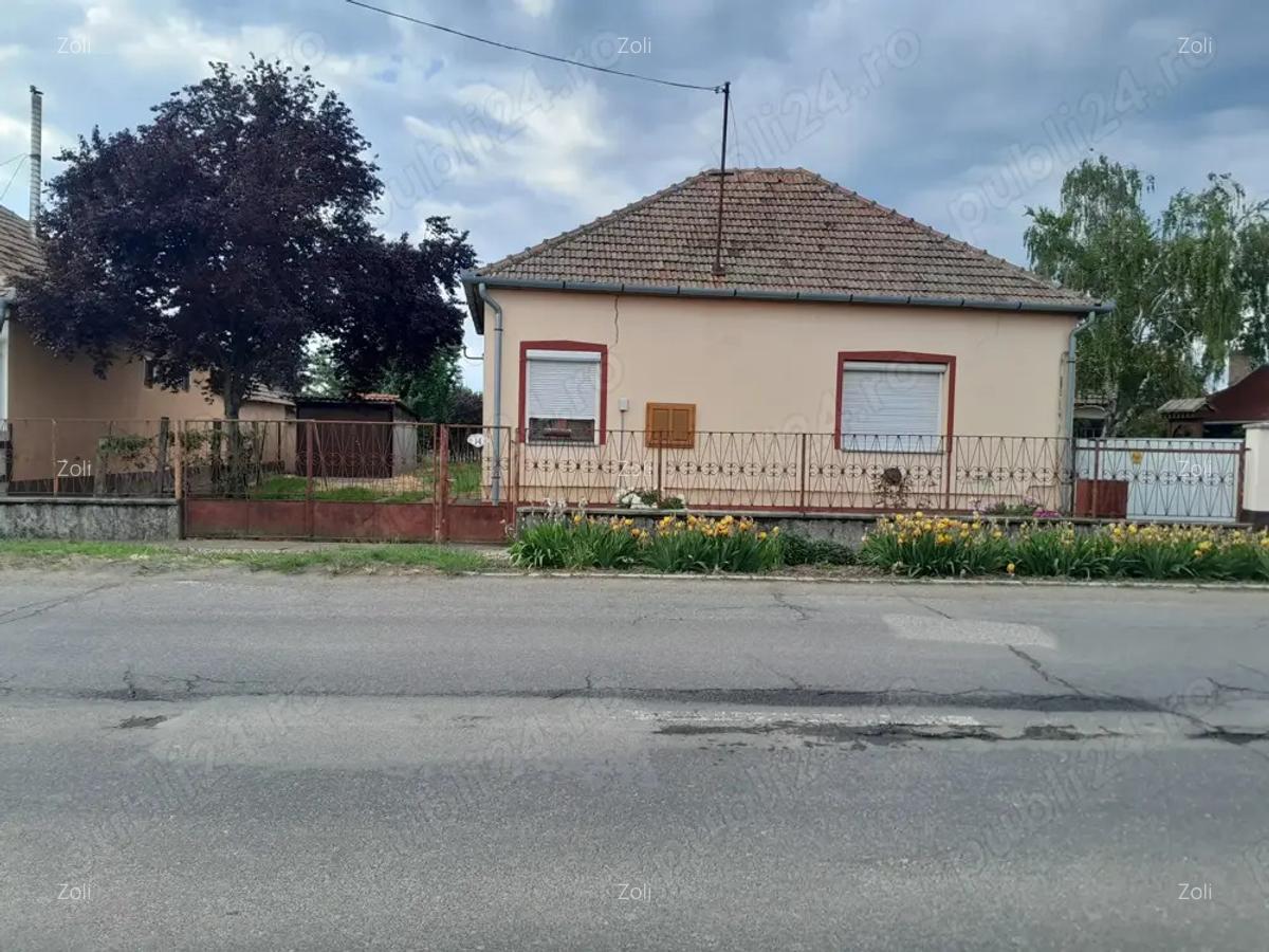 Vand casa in Ungaria la 25 km de vama Bors - 9