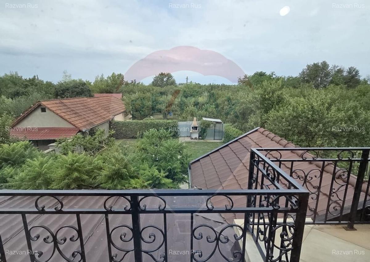 Casa de vis cu 4 dormitoare intr-o zona linistita din Sa... - 13