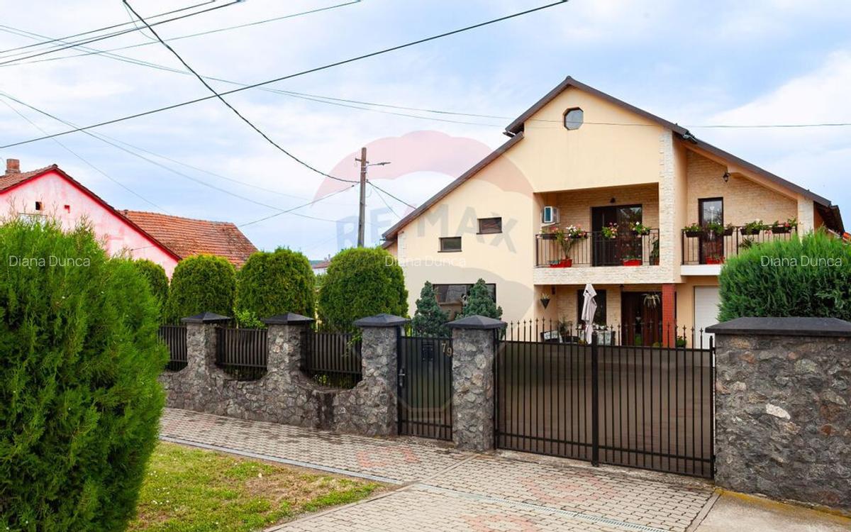 Casa primitoare de vanzare in localitatea Lipova - 3