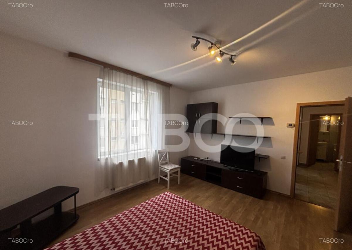 Apartament de inchiriat etaj 1 decomandat 2 camere pet frien - 2