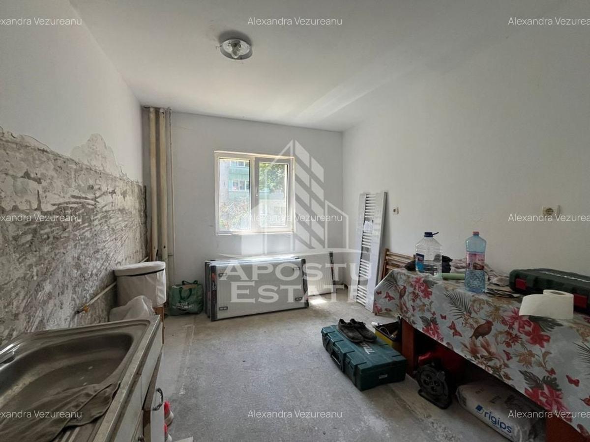 Apartament cu 3 camere semidecomandat în Spitalul Județean - 1