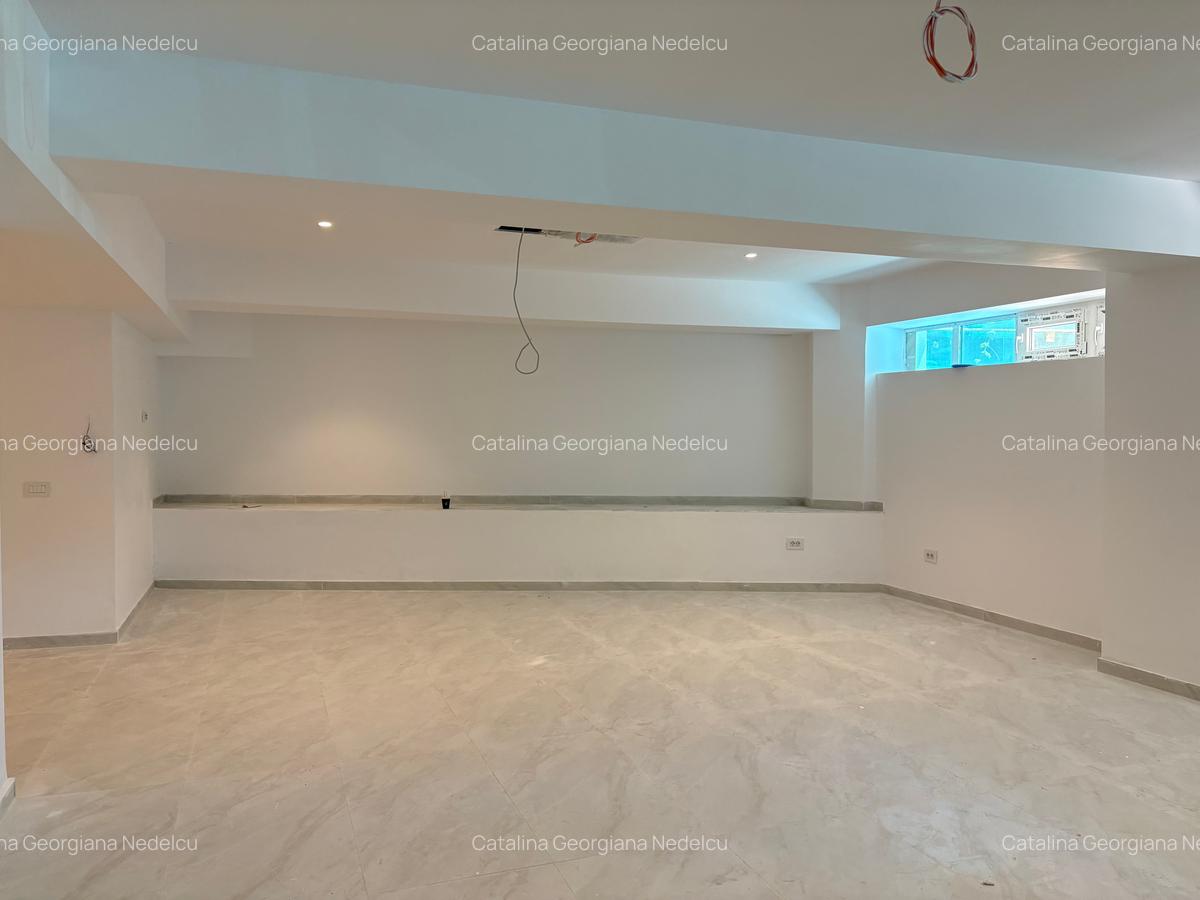 Unirii, sp.comercial, 100mp, demisol, pretabil salon/spa, 1500Euro/lun - 1