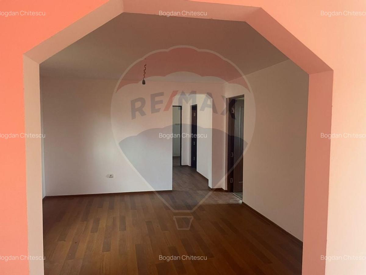 Casa / Vila cu 6 camere de vanzare Leontinesti - Bacau - 2