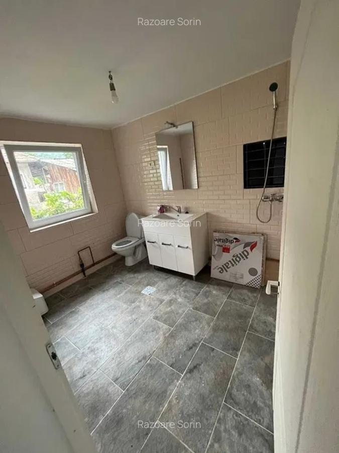 Casă renovată Bujoreni intrare Rm. Vâlcea lângă Muzeu - 4