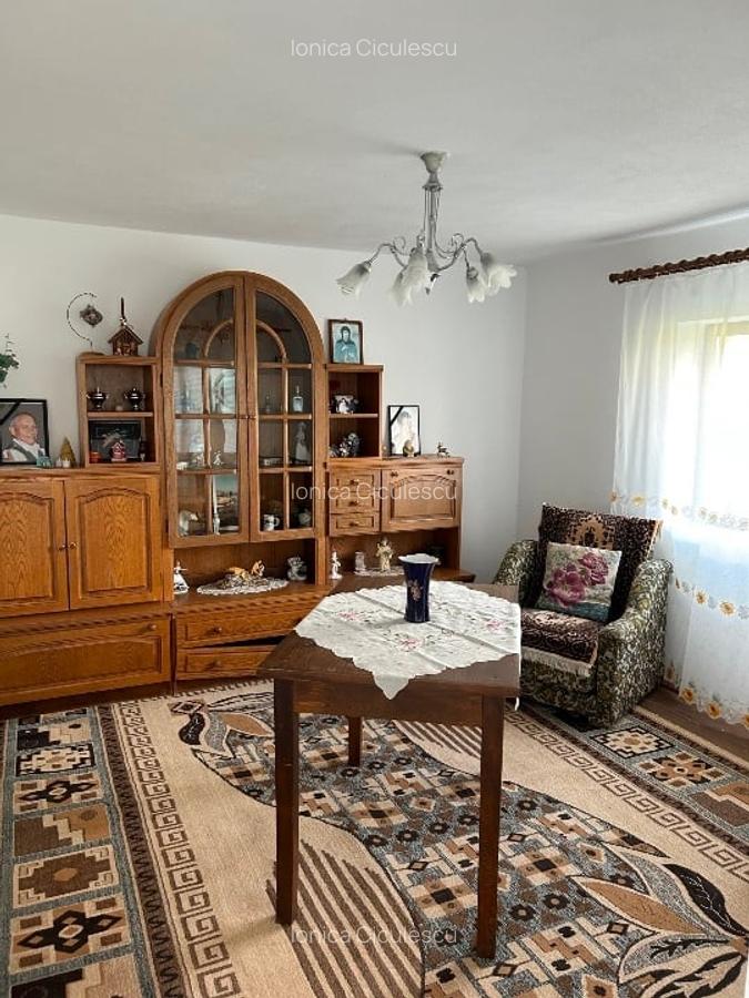 Casă cu anexe și grădină; Retevoiesti , 30Km Curte de Argeș și Câmpulung; locuib - 4