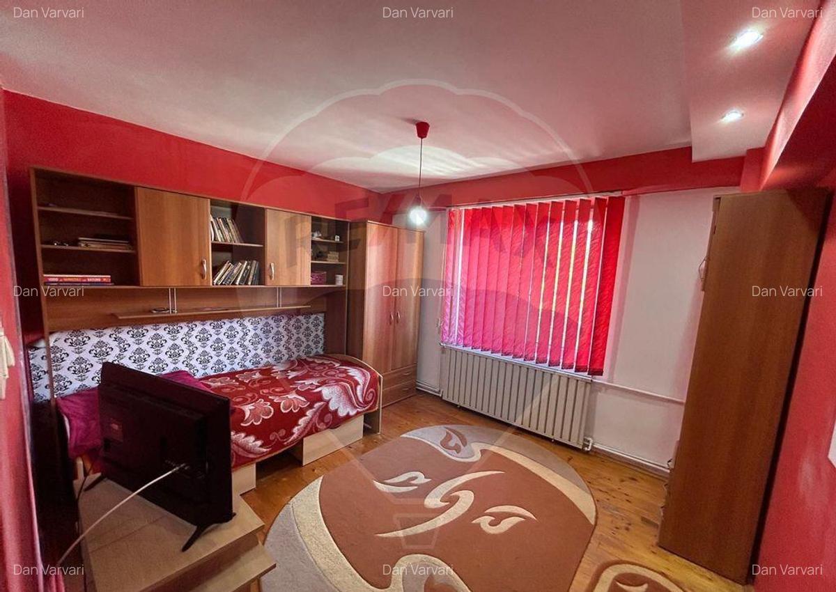 Apartament 3 camere in zona Central (zona OMV) Salonta - 13