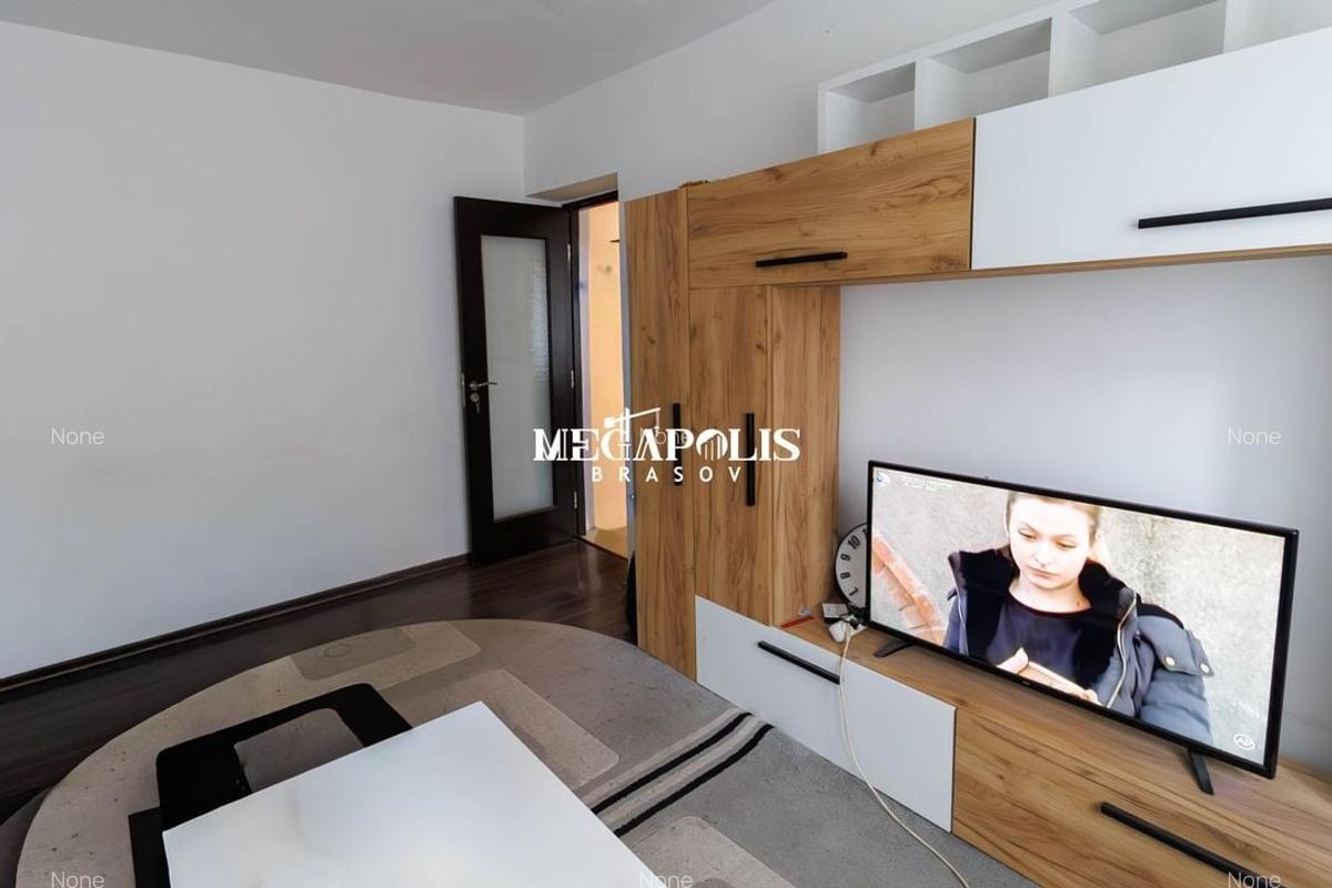 Vând apartament 2 camere Decomandat  Tractorul - 3