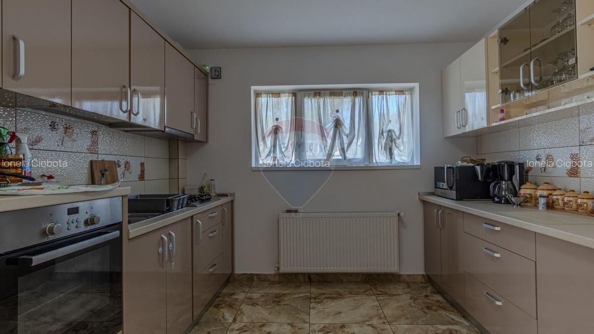 Casa / Vila cu 10 camere de vanzare in Moieciu de Jos - 12