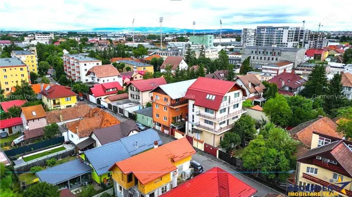 FILM! Stradal imobil, pe doua camere + garaj propriu, Central, Brasov. - 13