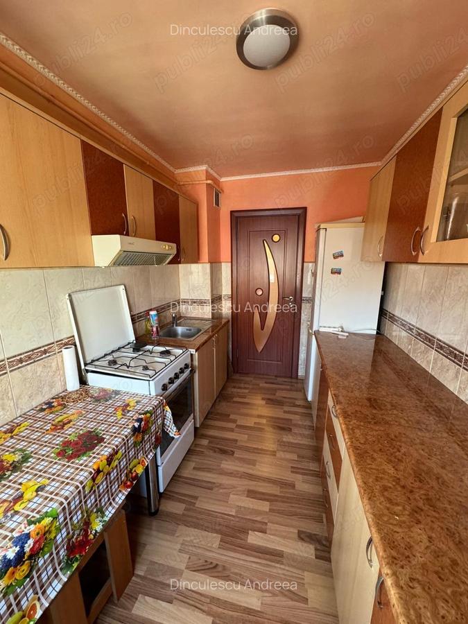 Apartament 3 camere Re?i?a, direct de la proprietar - 9