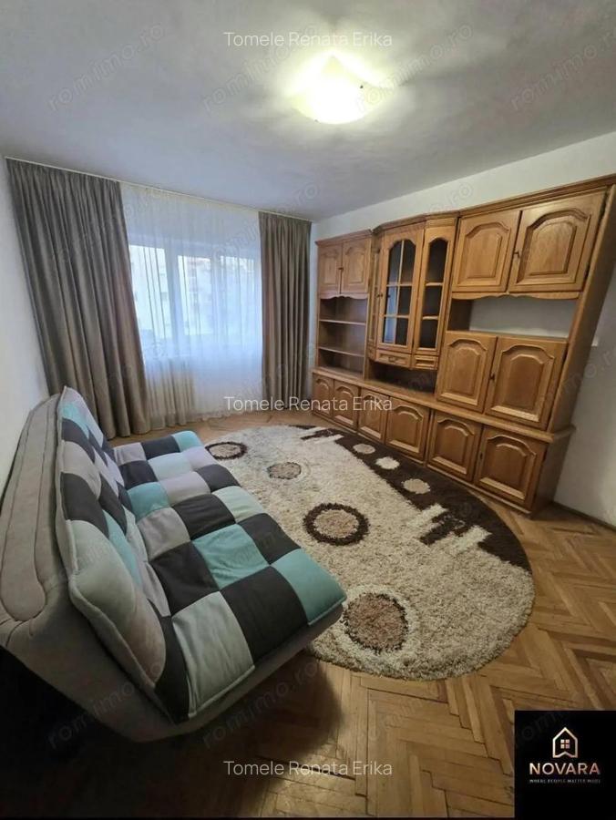 3 camere zona Decebal etaj 1 - 2