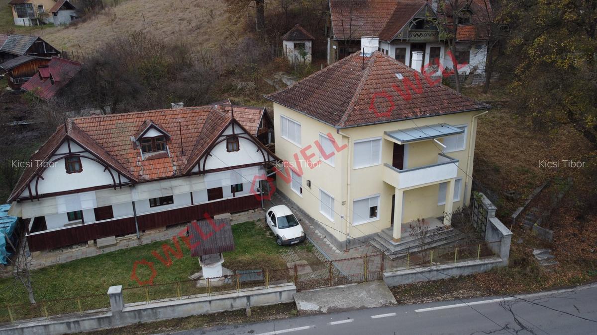 Casă cu 13 camere în Vâlcele - 2